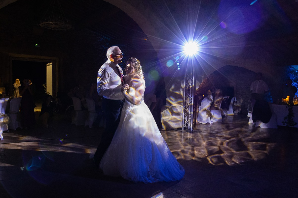 Wedding photographer in Coursan : l'ouverture du bal